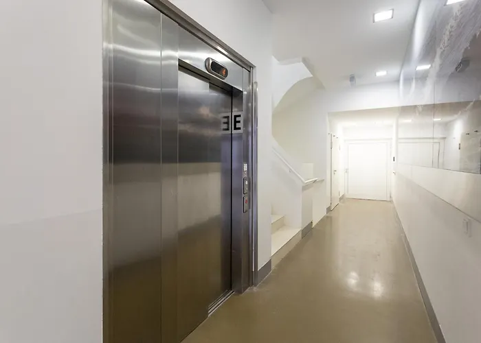 Private Ac - U1 Metro 1 Min - Hbf 2 Min - Centre 7 Min - Easy Airport Access Hospedagem domiciliar
