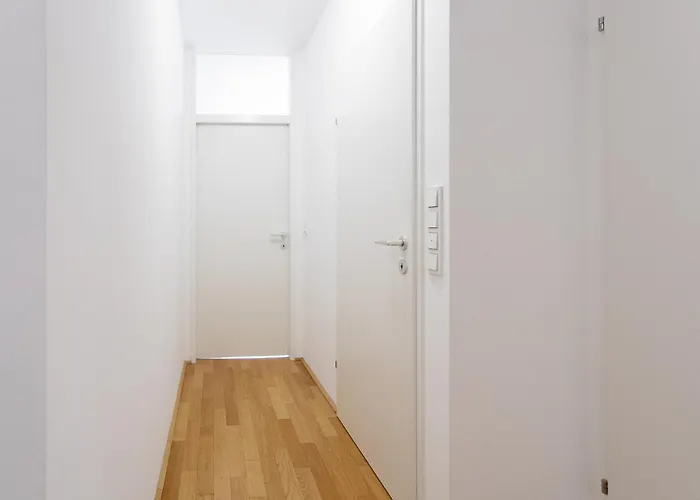 Private Ac - U1 Metro 1 Min - Hbf 2 Min - Centre 7 Min - Easy Airport Access Viena