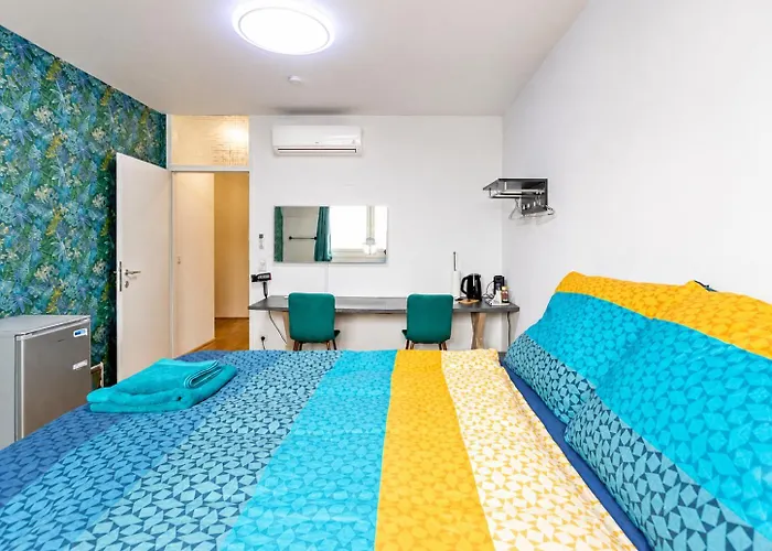 Private Ac - U1 Metro 1 Min - Hbf 2 Min - Centre 7 Min - Easy Airport Access Hospedagem domiciliar Viena