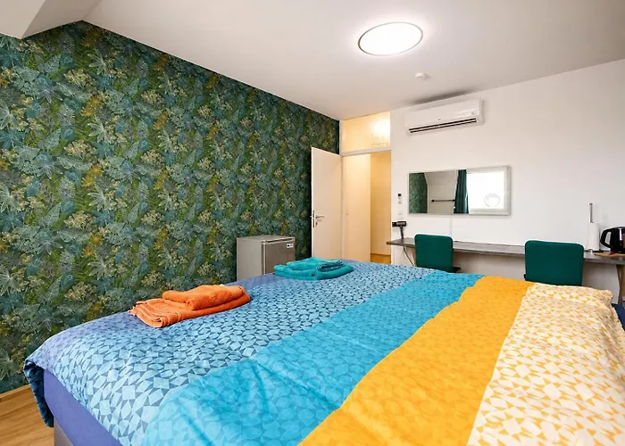 Private Ac - U1 Metro 1 Min - Hbf 2 Min - Centre 7 Min - Easy Airport Access